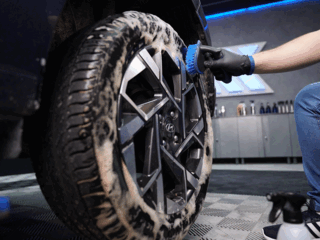 DELET - LIMPIADOR PARA NEUMÁTICOS Y GOMAS