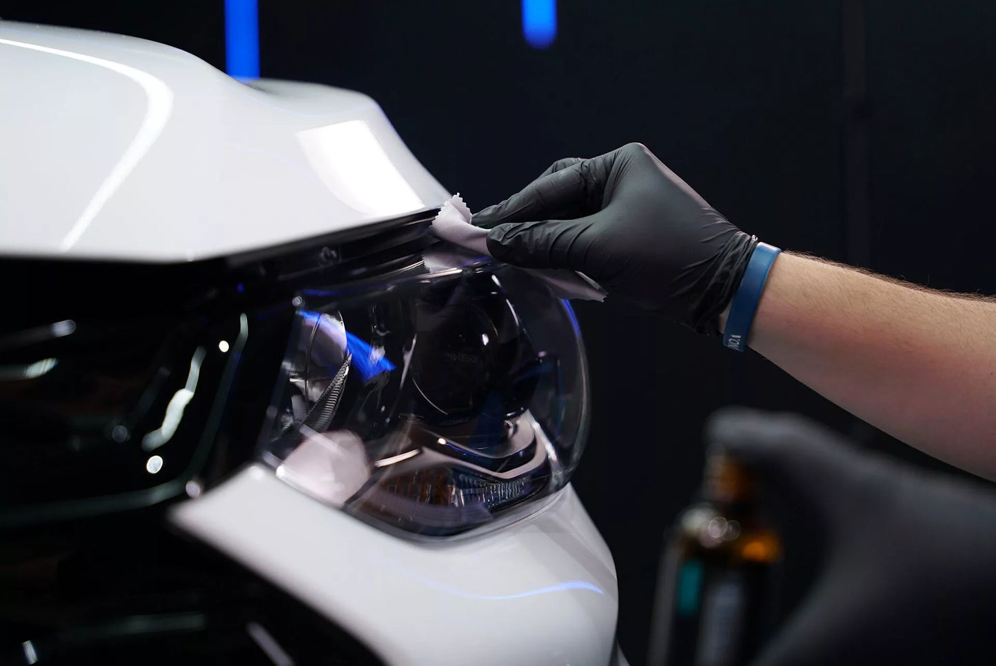 V-LIGHT: REVESTIMIENTO PROTECTOR Y RESTAURADOR PARA FAROS DE POLICARBONATO